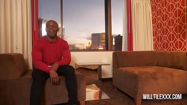 Big tits MILF has sneaking session with black stud