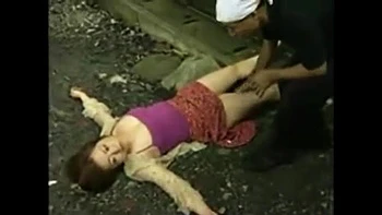 00323,A woman's pleasure is in full swing!