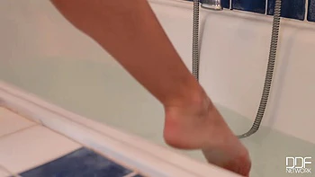 Toes in the Tub