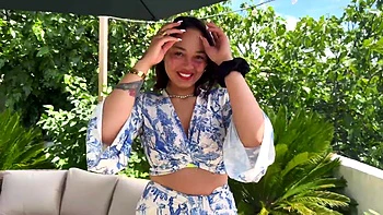 Ariana, 22, caregiver in Toulouse! - Jacquie et Michel TV