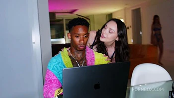 MI mujer y sus amigas se compran nueva lenceria para que deje