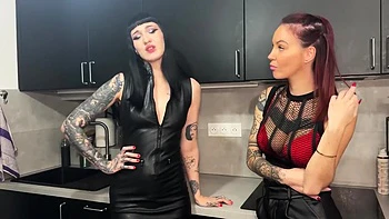lilith initie une amie au bdsm soft