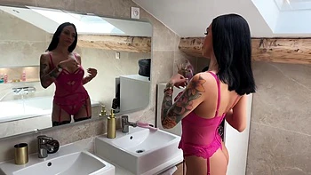 Lila likes a certain literature... - Jacquie et Michel TV