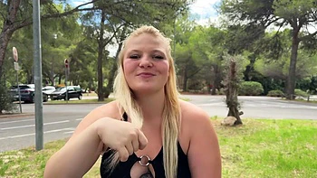 Queen, 20 years old, sublime beginner in X! - Jacquie et Michel TV