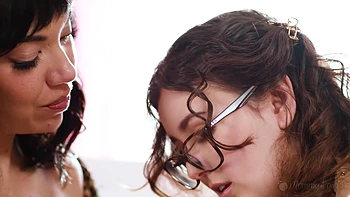 Little Puck And Leana Lovings In Shows Her Teen 18+ Stepdaughter How To Have Sex