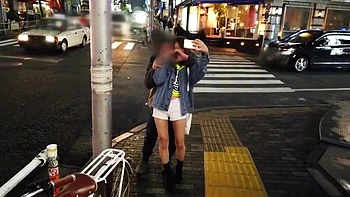 ギャル系美女が中年男にキスして顔面騎乗クンニのラブラブエッチ