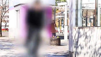 淫乱美人妻がM字開脚手マンで愛液が糸を引き、チンポ欲しがりフェラ