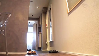 キュートな笑顔の黒髪清純派美女がキスとフェラのラブラブエッチ