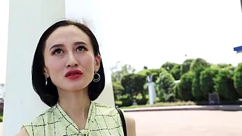スレンダーで美脚の人妻が半年ぶりのエッチで手マンとすぐに濡れ濡れ