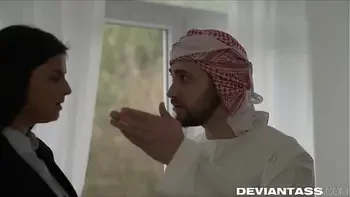 الفحل بندر يزغب معلمته القحبة ويعطيها درس بالزغب العربي