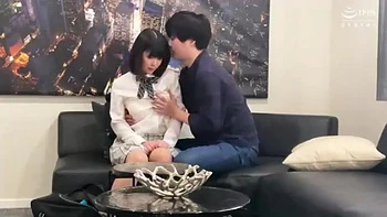 06759,A woman who is fucked and writhes in agony