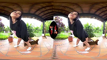 Pretty in paradise: Blowjob, Cowgirl  Latina VR Porn