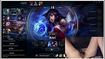 Gamer Girl And Deutsche Amateure In Egirl Masturbates While Playing League Of Legends