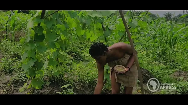 Bangnolly Africa - Beautiful African Maidens get quick outdoor blowjob