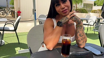 Sally, 35, manager of an equestrian center in Montauban! - Jacquie et Michel TV