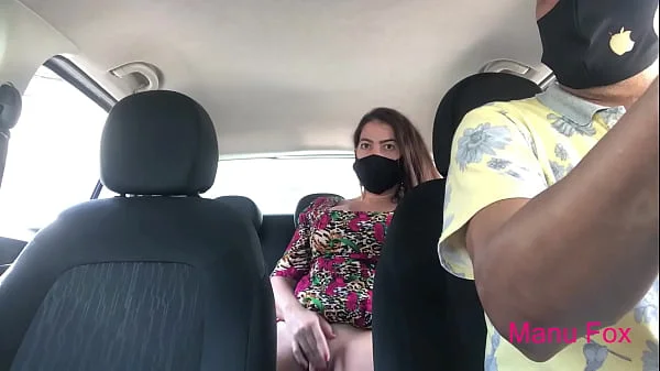 Provoquei o motorista do uber até ele me fazer gozar