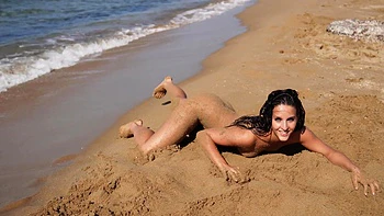 Bettz enjoys outdoor sex with bikini-clad brunette