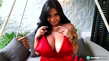 Kim.Velez.And.Her.Suspension.Bed.