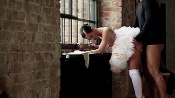 La ballerine baisée par son agent