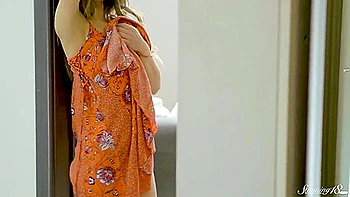 A Juicy Toy Makes Teen 18+ Beauty Hanka D Ends Up So Wet!