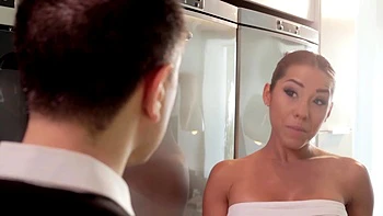 Mia masterfully domesticates three stallions! - Jacquie et Michel TV