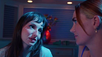 Two hot chicks Lexi Luna and Siri Dahl are having fun with each other on the bed