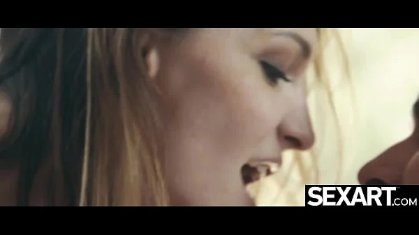 Hot sexy girl starts her day with a blowjob and an intense orgasm