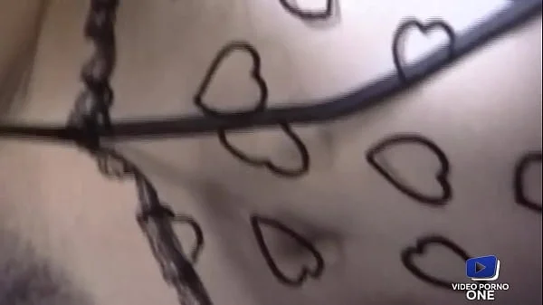 Claudine est une bonne salope qui aime être observé quand elle baise