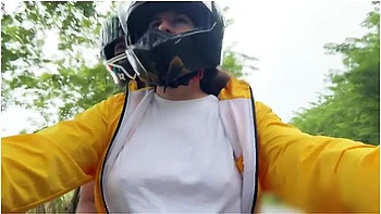 Picking Up Didi Customer Without Bra!