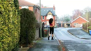 Liz puts her hairy goodness on display