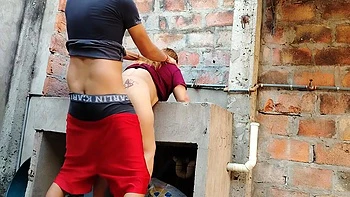 Risky Sex In My Neighbors Yard Outdoors. The Condom Breaks And I End Up Inside Her!