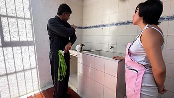 I Beg My Plumber To Fulfill My Dirty Fetish By Me With His Exciting Bow And Ending Up Full Of His Creamy Milk!