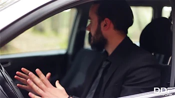 VIP Distraction: Hot Babe Blows Boyfriend's Cock On Beach