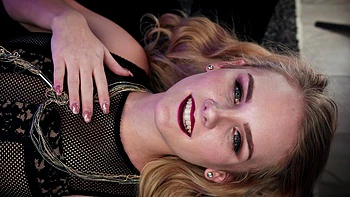 Blonde beauty Natalie Knight enjoys passionate missionary with her boyfriend