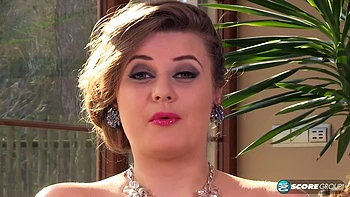 Scoreland.Larissa.Linn.Statuesque.