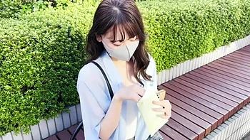 冷たい態度のP活スレンダー美女は乳首愛撫で無表情でもバイブ挿入で喘ぐ