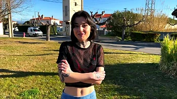 Anissa perverts her visitor... - Jacquie et Michel TV