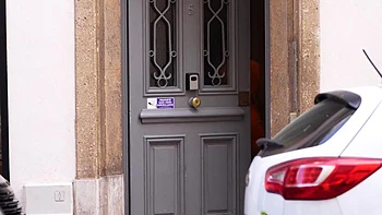 Tiffany does everything to keep her job - Jacquie et Michel TV