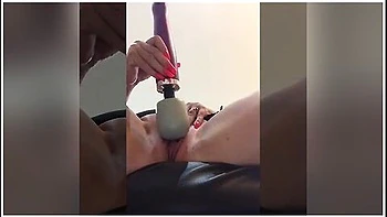 Courtesan Annabel In Annabel Squirts With New Doxy Plug In Toy