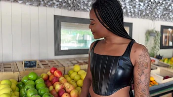 Captain Walker's lustful negotiations - Jacquie et Michel TV