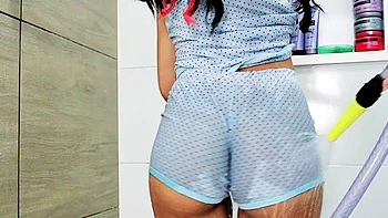 showing her wet camel toe, sharing her pussy in the