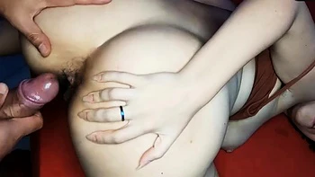 Uma brasileira faz cornudo do marido dando o cuzinho