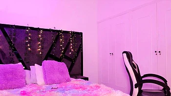 Juicy Brunette Pleasuring Herself Relentlessly