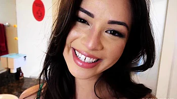 Busty Beauty Scarlett Alexis Expert At Pleasing A Hard Cock