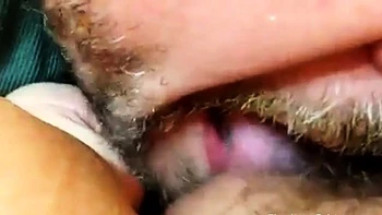 Vieille femme se fait doigter et jouit en solo  la webcam