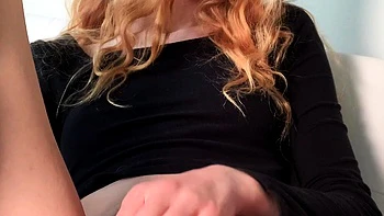 Solo pussy toying redhead close up action