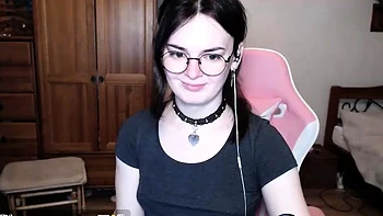 Amateur Webcam Teen Flashes Masturbates