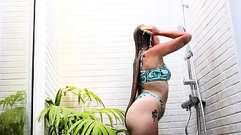 Goddess Roxy - Shower Ignore