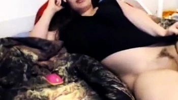 Arab BBW Exposes Her Pussy