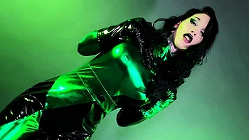 Razor Candi – Shego (Video)